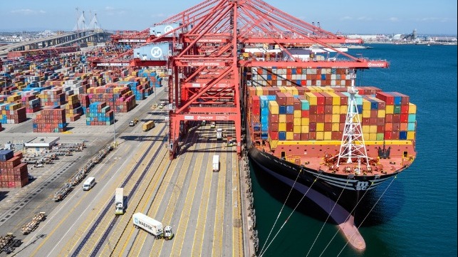 Port of Los Angeles sets record, handling 980,000 TEU in a month