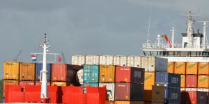 Seaspan orders five 12,200 TEU boxships worth $910m
