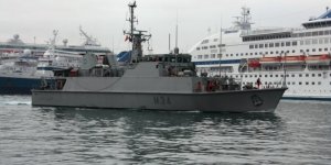 Spanish navy ship goes aground off La Manga