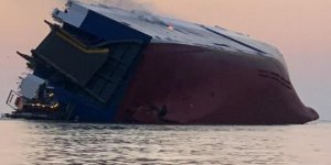 Cargo ship capsizes and catches fire in USA, 4 crew missing