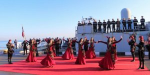 Georgian president Zurabishvili visits French navy warship in Batumi