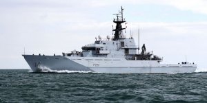 British warship tracks Russian Navy vessel through English Channel